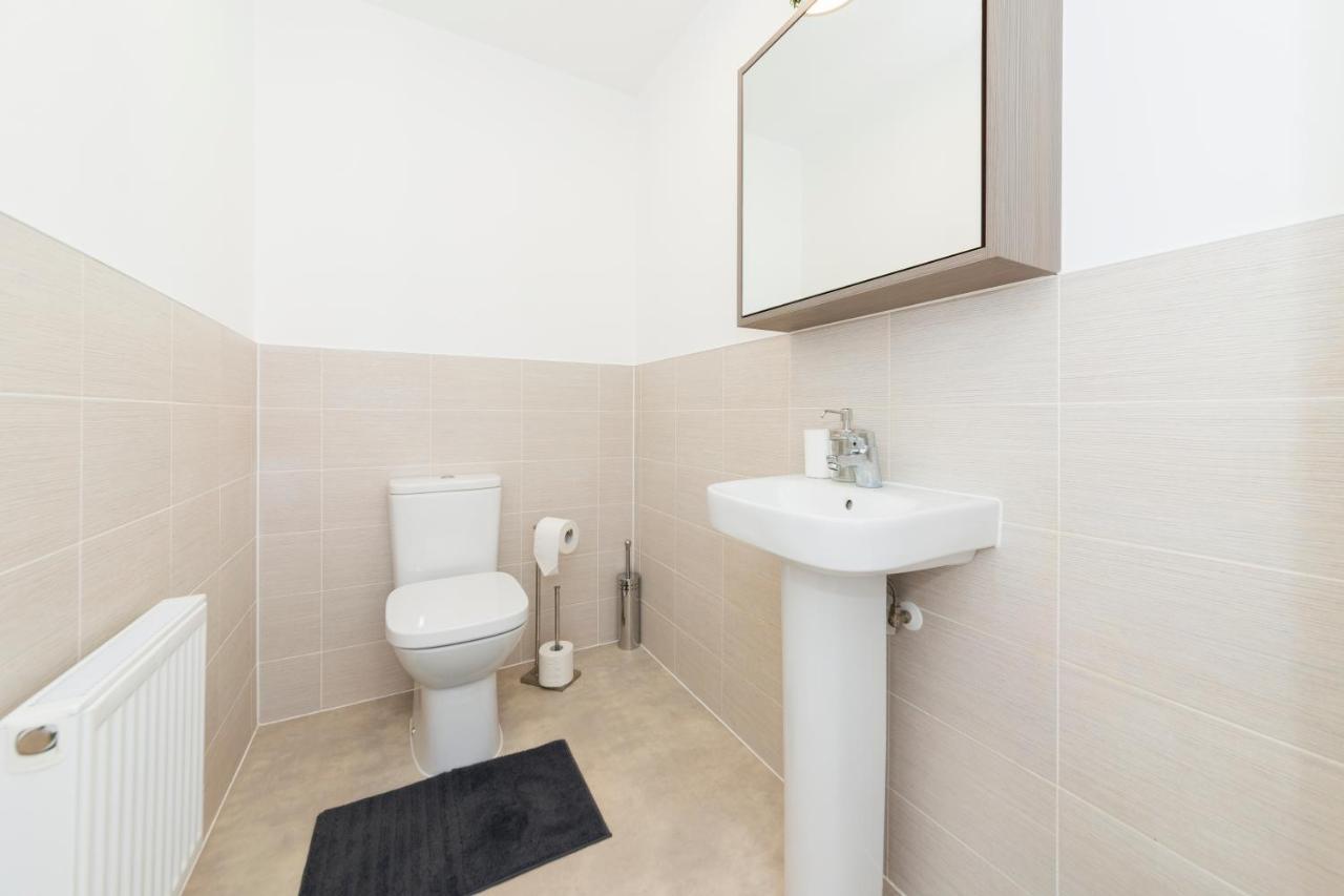 Greenfield Modern 3Br Home - Southcote Lane , Рединг Екстериор снимка