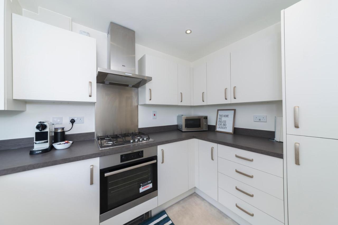 Greenfield Modern 3Br Home - Southcote Lane , Рединг Екстериор снимка