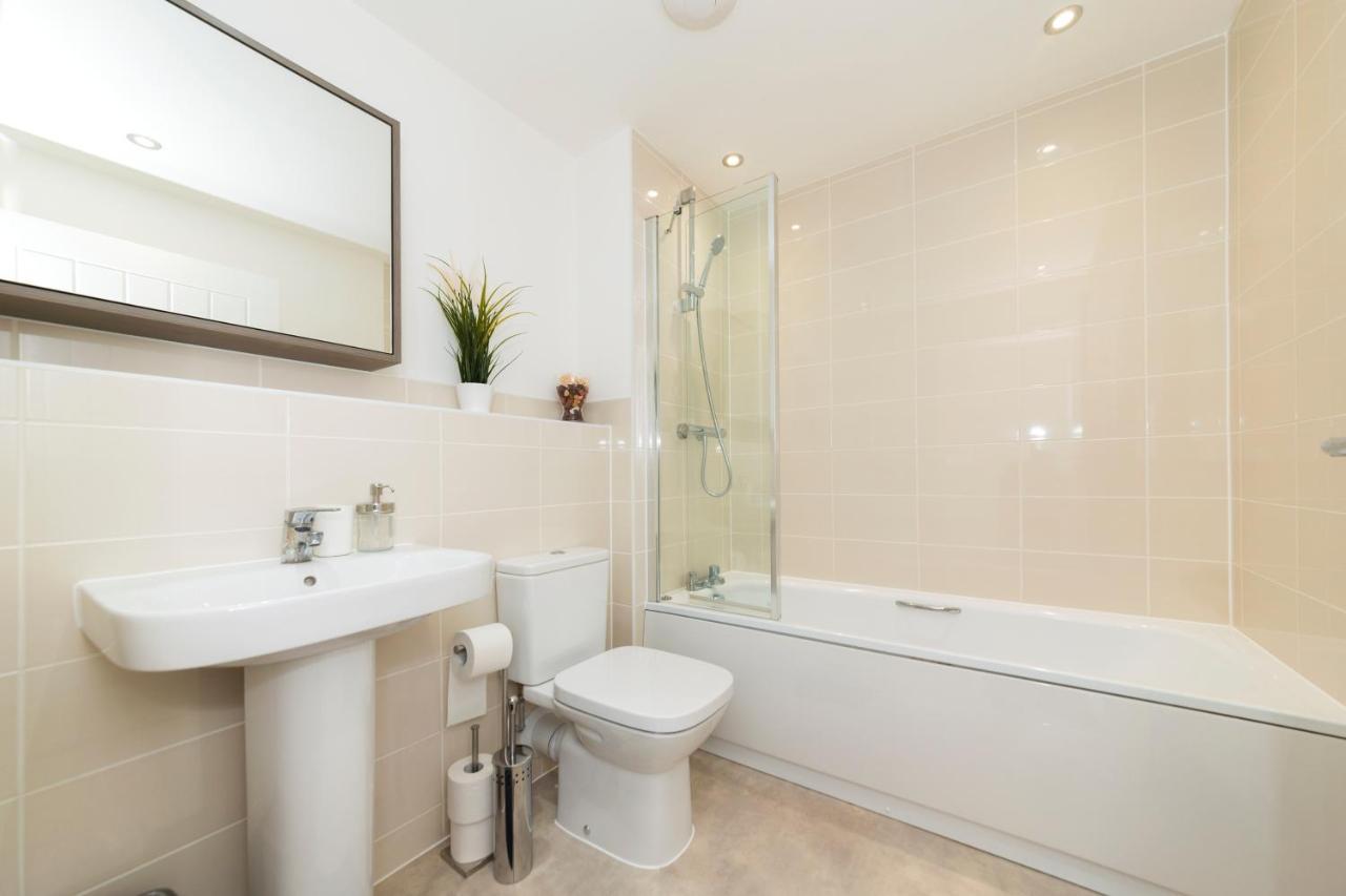 Greenfield Modern 3Br Home - Southcote Lane , Рединг Екстериор снимка