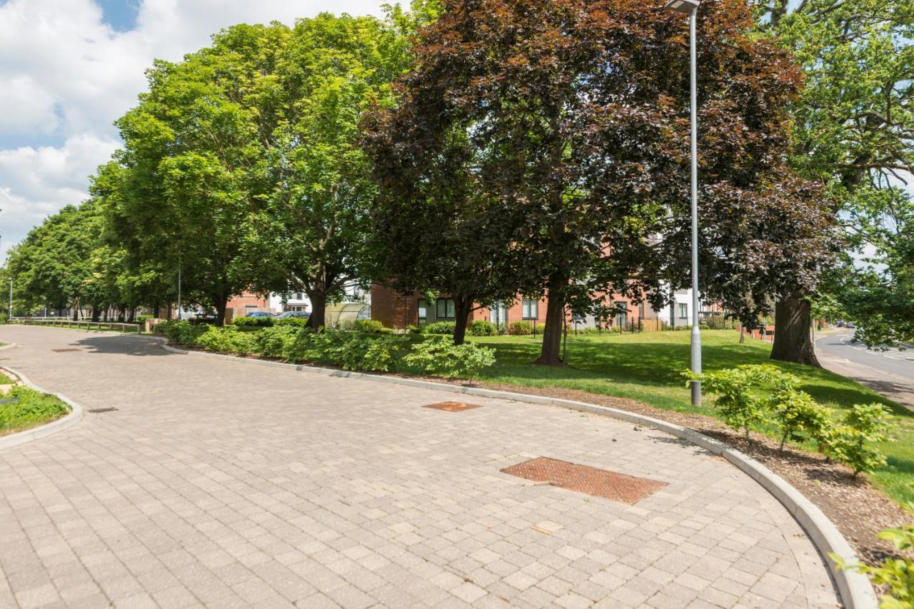 Greenfield Modern 3Br Home - Southcote Lane , Рединг Екстериор снимка