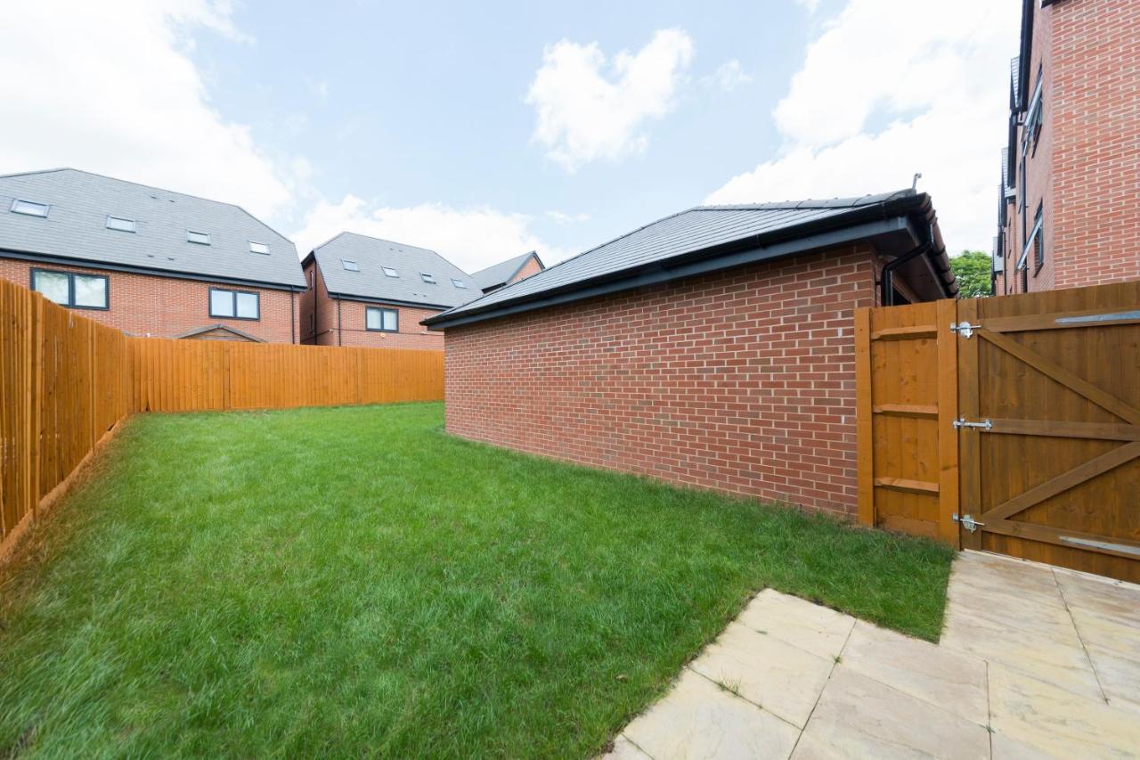 Greenfield Modern 3Br Home - Southcote Lane , Рединг Екстериор снимка