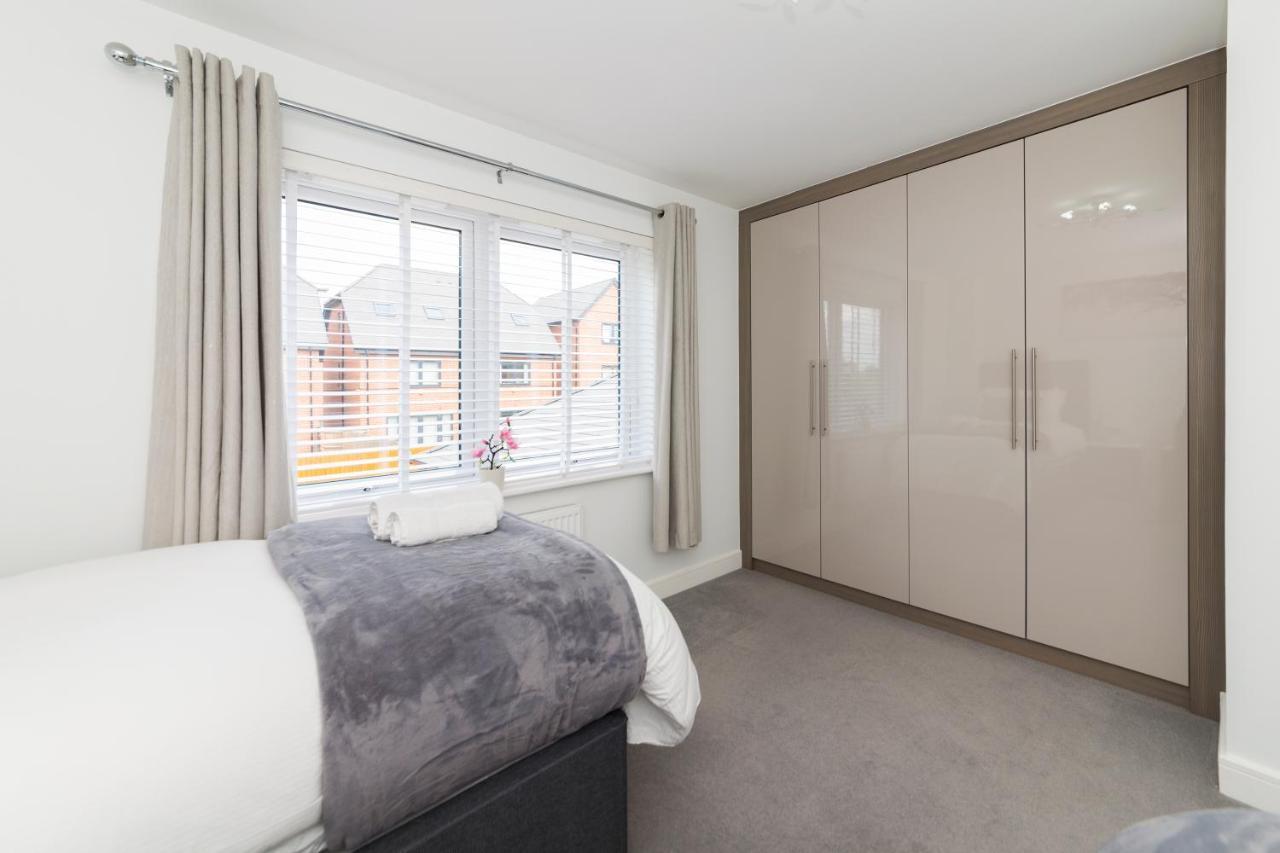 Greenfield Modern 3Br Home - Southcote Lane , Рединг Екстериор снимка