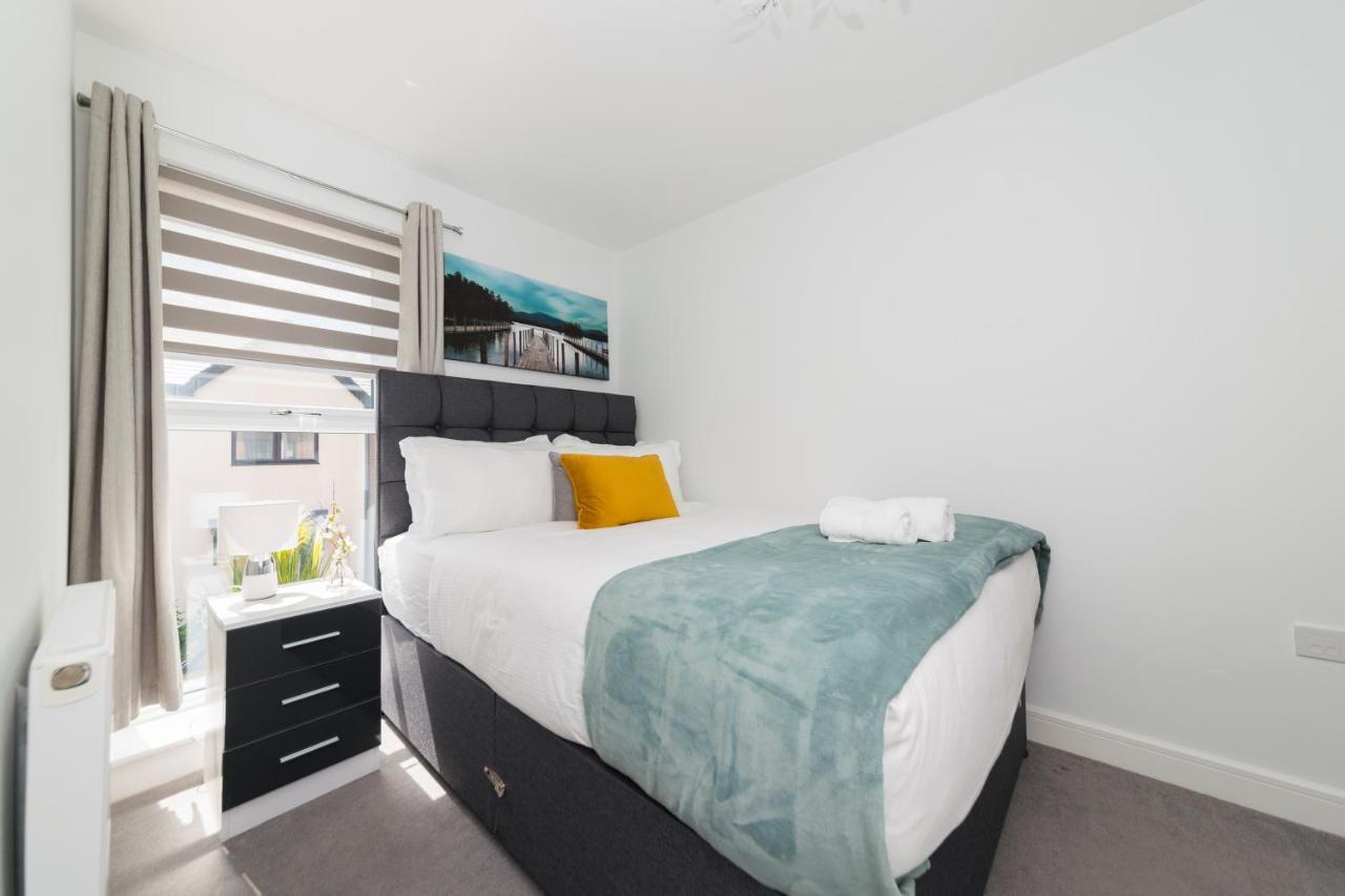 Greenfield Modern 3Br Home - Southcote Lane , Рединг Екстериор снимка