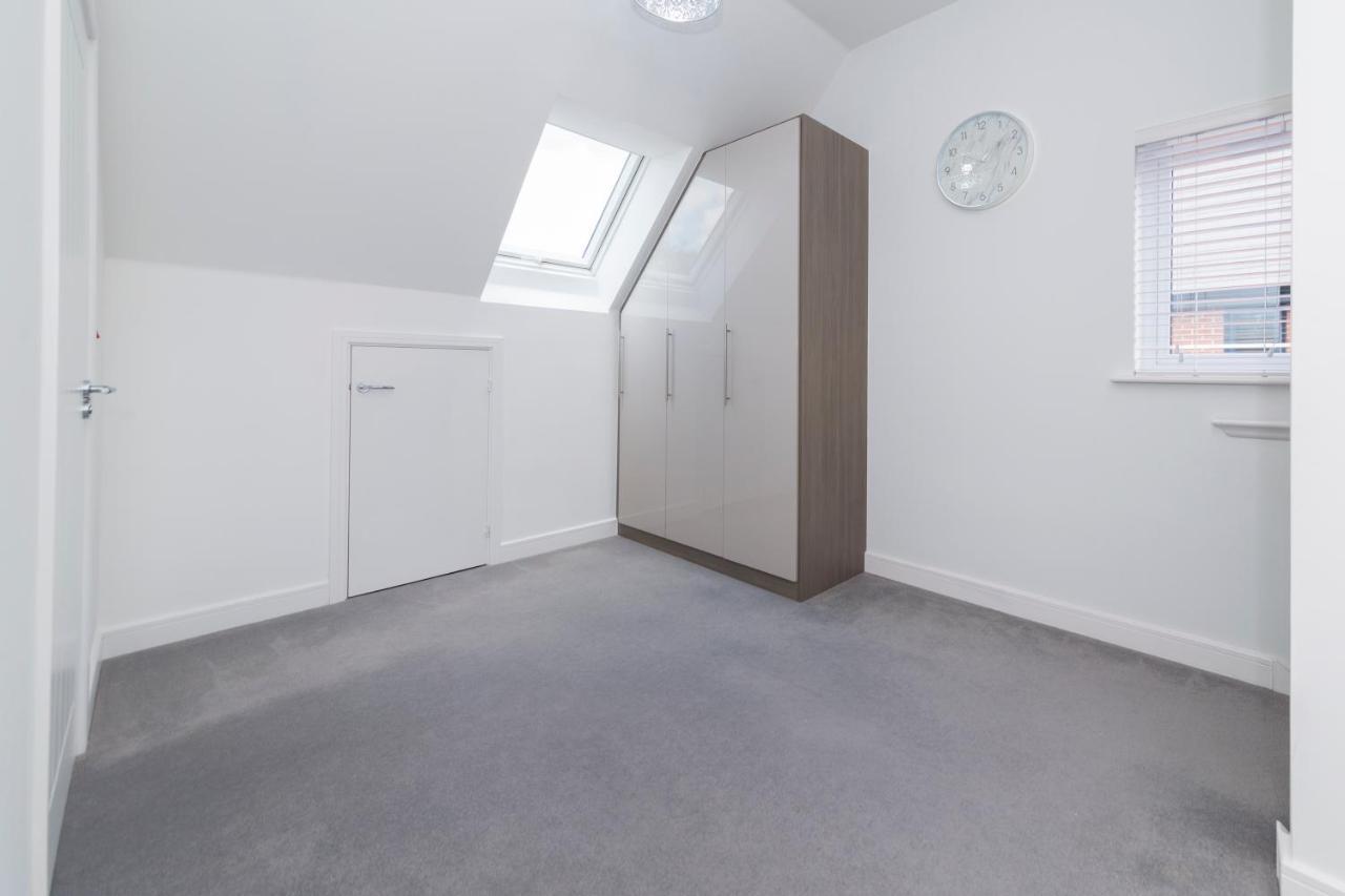 Greenfield Modern 3Br Home - Southcote Lane , Рединг Екстериор снимка
