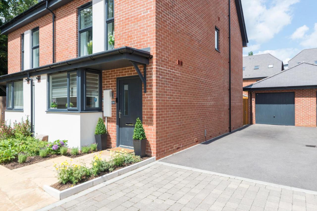 Greenfield Modern 3Br Home - Southcote Lane , Рединг Екстериор снимка