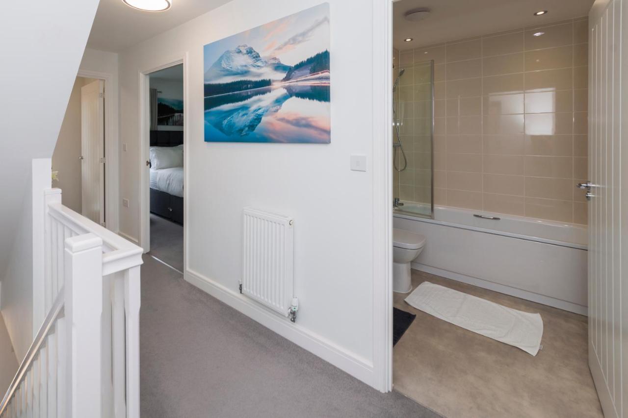 Greenfield Modern 3Br Home - Southcote Lane , Рединг Екстериор снимка