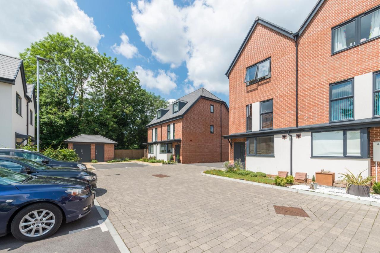 Greenfield Modern 3Br Home - Southcote Lane , Рединг Екстериор снимка