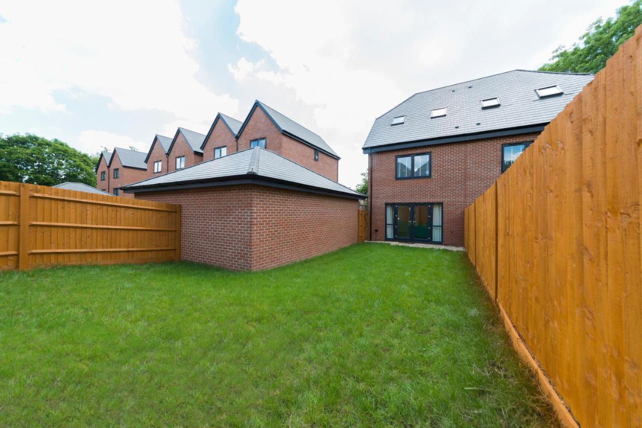 Greenfield Modern 3Br Home - Southcote Lane , Рединг Екстериор снимка