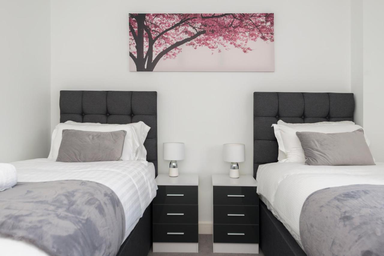 Greenfield Modern 3Br Home - Southcote Lane , Рединг Екстериор снимка