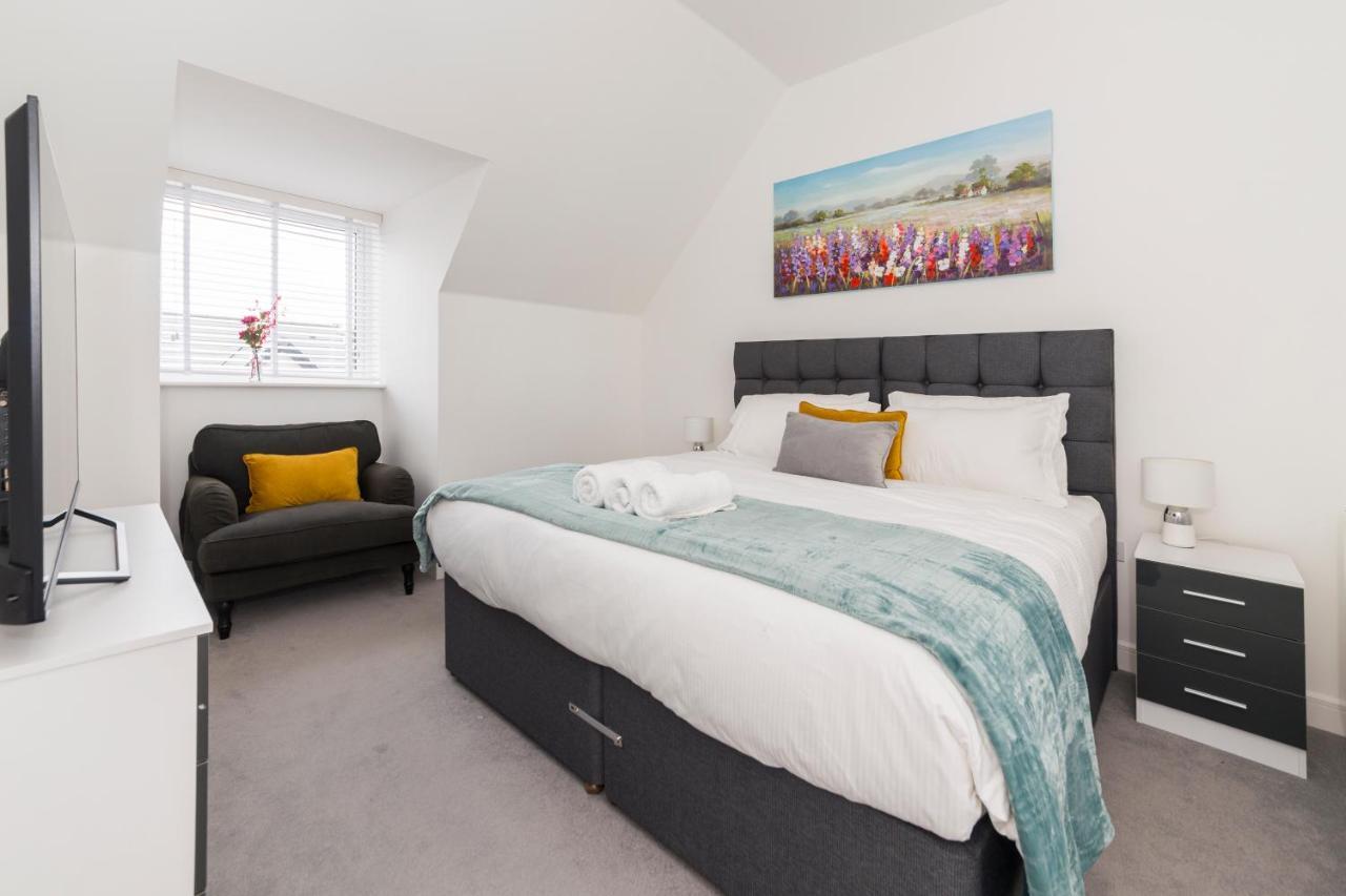 Greenfield Modern 3Br Home - Southcote Lane , Рединг Екстериор снимка